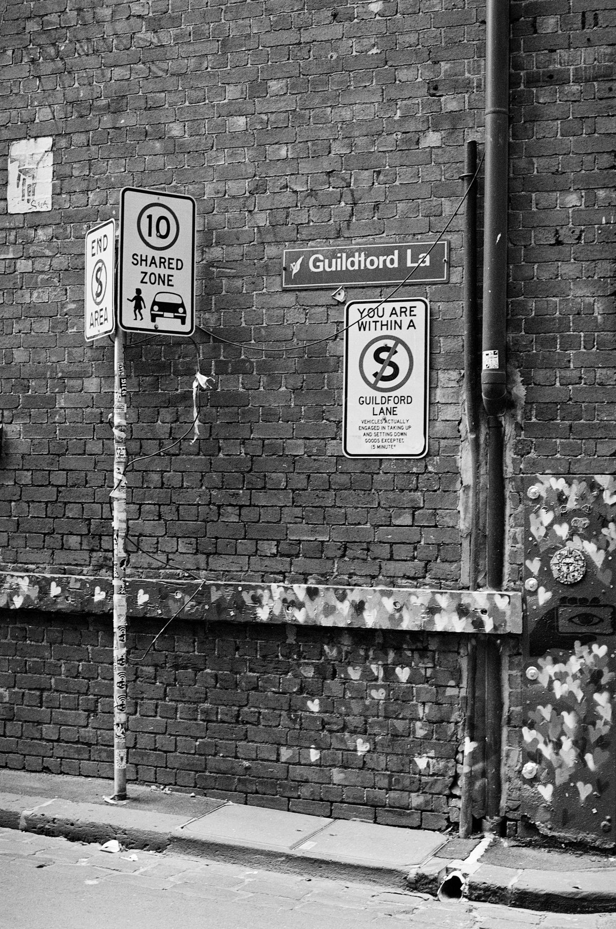 No standing / shared zone in Guildford Lane